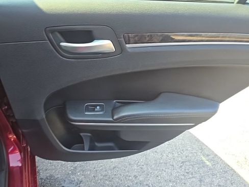 Used 2018 Chrysler 300 Limited AWD/4WD image 25