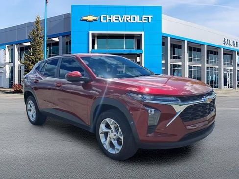 Used 2024 Chevrolet Trax LS w/ LS Convenience Package FWD image 1