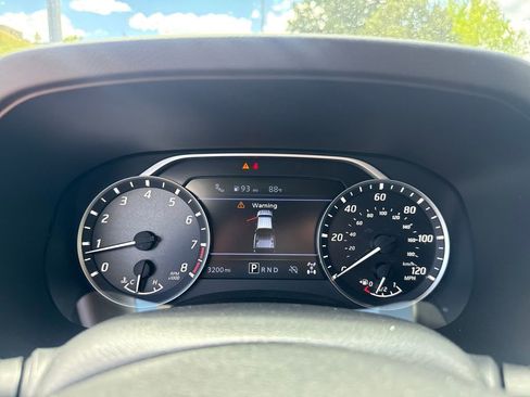 Used 2025 Nissan Frontier SV AWD/4WD image 15