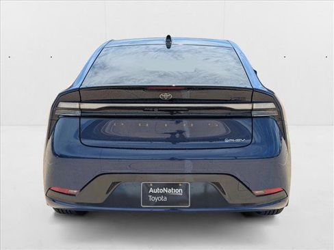 New 2025 Toyota Prius Plug-In Hybrid image 9