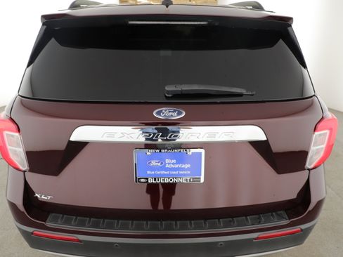 Certified 2022 Ford Explorer XLT w/ Equipment Group 202A RWD image 4
