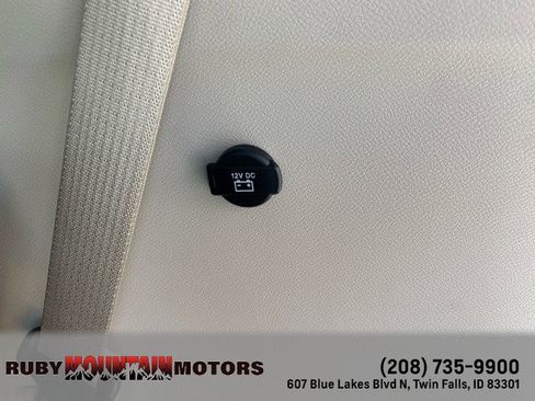 Used 2023 Chrysler Pacifica Touring-L image 28