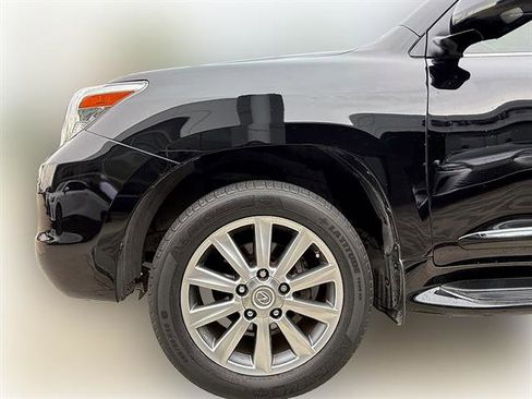 Used 2011 Lexus LX 570 4WD w/ Luxury Pkg image 4