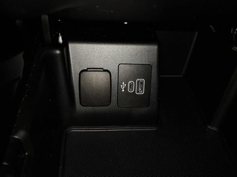 Used 2025 Ford Explorer Platinum RWD image 25