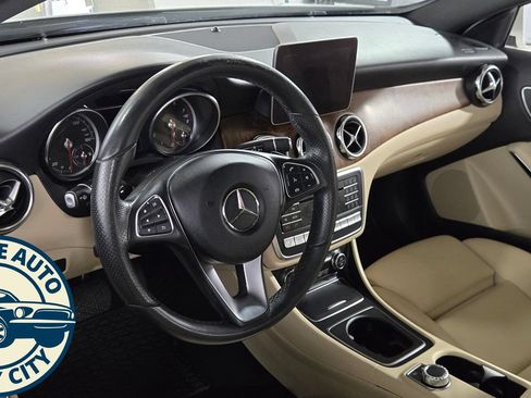 Used 2018 Mercedes-Benz GLA 250 4MATIC image 10