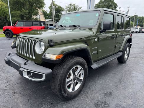Used 2022 Jeep Wrangler Unlimited Sahara AWD/4WD image 3