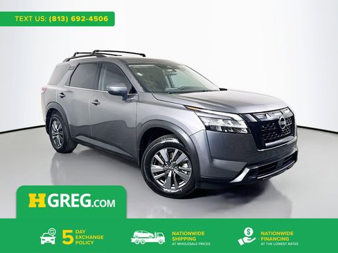 Used 2022 Nissan Pathfinder SV image 1
