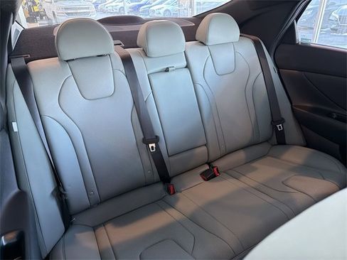 Used 2025 Hyundai Elantra Limited image 16