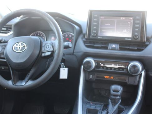 Certified 2022 Toyota RAV4 LE FWD image 20