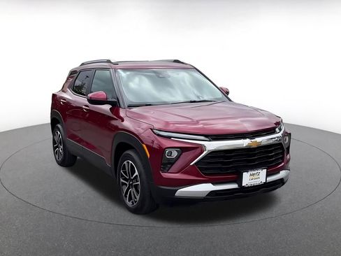 Used 2025 Chevrolet TrailBlazer LT FWD image 3