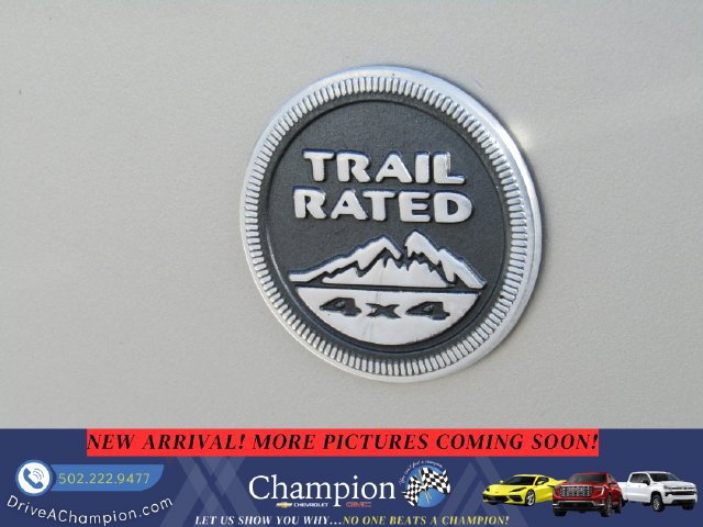 Used 2012 Jeep Wrangler Unlimited Sahara w/ Dual Top Group AWD/4WD image 7