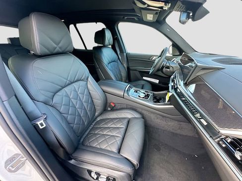 Used 2026 BMW X5 M60i image 23