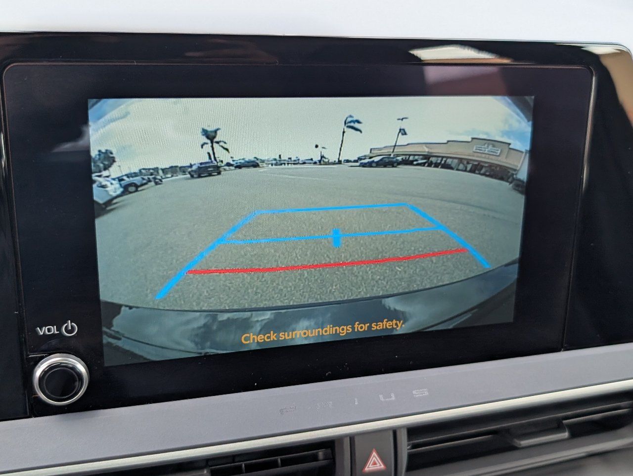 Used 2025 Toyota Prius LE FWD image 6