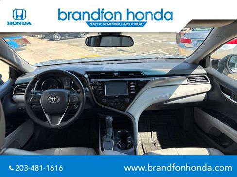 Used 2020 Toyota Camry SE FWD image 12