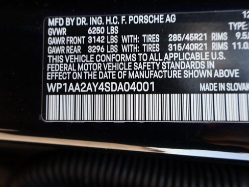 Used 2025 Porsche Cayenne w/ Premium Package image 38