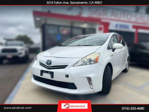 Used 2014 Toyota Prius V Two image 1