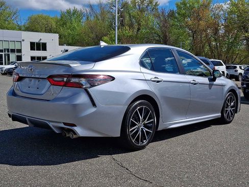 Used 2024 Toyota Camry SE FWD image 6