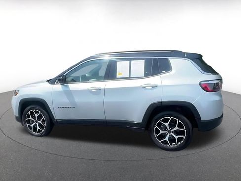 Used 2025 Jeep Compass Limited AWD/4WD image 9