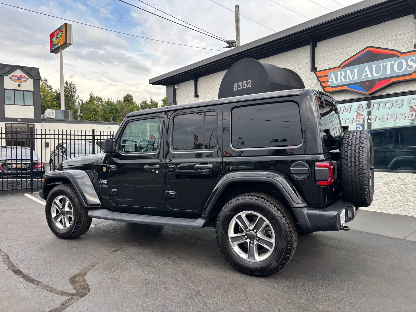 Used 2020 Jeep Wrangler Unlimited Sahara AWD/4WD image 9
