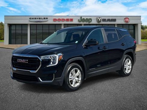 Used 2023 GMC Terrain SLE w/ LPO, Floor Liner Package FWD image 8
