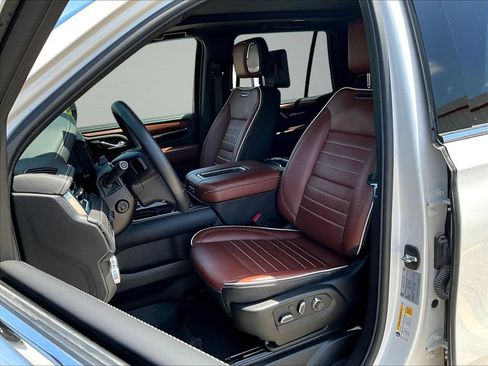 Used 2024 GMC Yukon Denali Ultimate AWD/4WD image 23