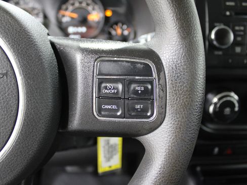 Used 2017 Jeep Patriot Sport image 8