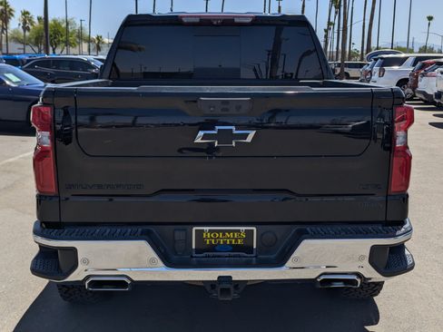 Used 2022 Chevrolet Silverado 1500 LTZ w/ LTZ Premium Package AWD/4WD image 3