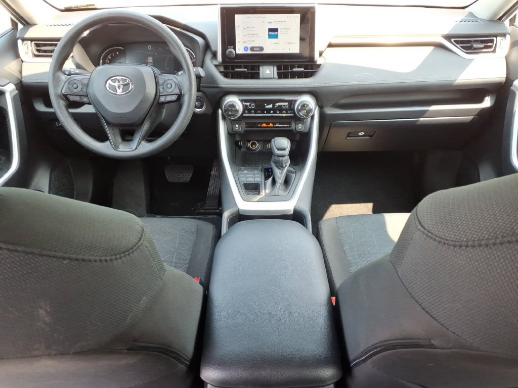 Used 2025 Toyota RAV4 XLE AWD/4WD image 12