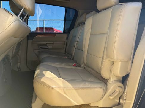Used 2010 INFINITI QX56 4WD w/ Technology Pkg image 12