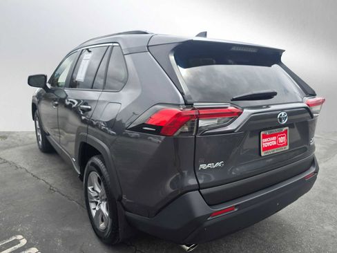 Used 2022 Toyota RAV4 XLE w/ Convenience Package AWD/4WD image 5