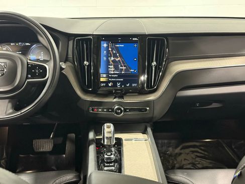Used 2018 Volvo XC60 T8 Inscription w/ Luxury Seat Package image 39