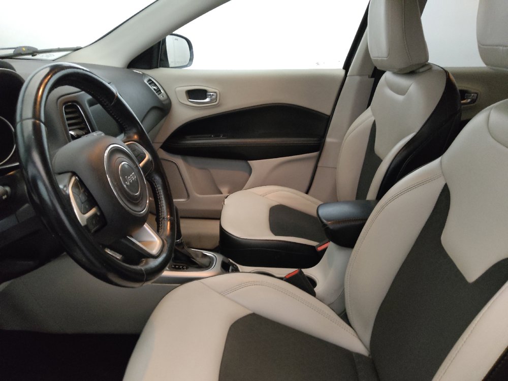 Used 2019 Jeep Compass Latitude FWD image 17