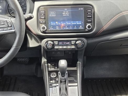 Used 2022 Nissan Kicks SR w/ Premium Package FWD image 13