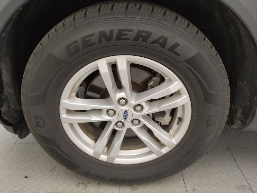 Used 2022 Ford Explorer XLT w/ Equipment Group 202A AWD/4WD image 31