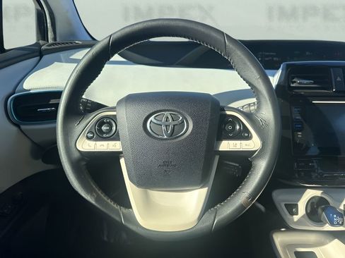 Used 2018 Toyota Prius Three image 12