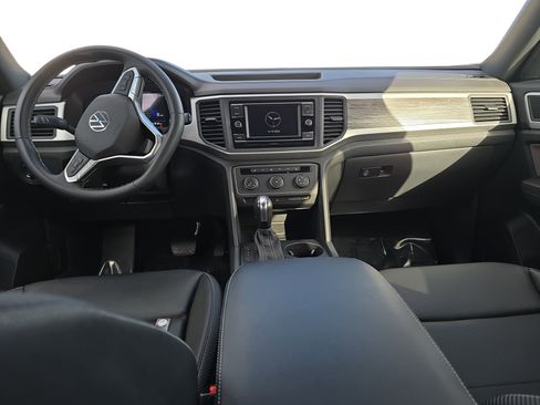 Used 2023 Volkswagen Atlas Cross Sport SE image 9