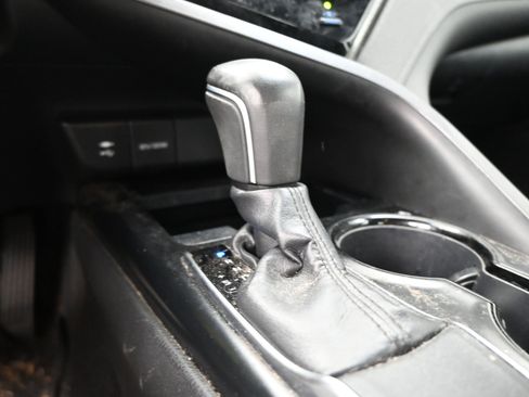 Used 2019 Toyota Camry SE image 14