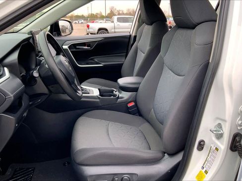 Used 2021 Toyota RAV4 XLE image 7