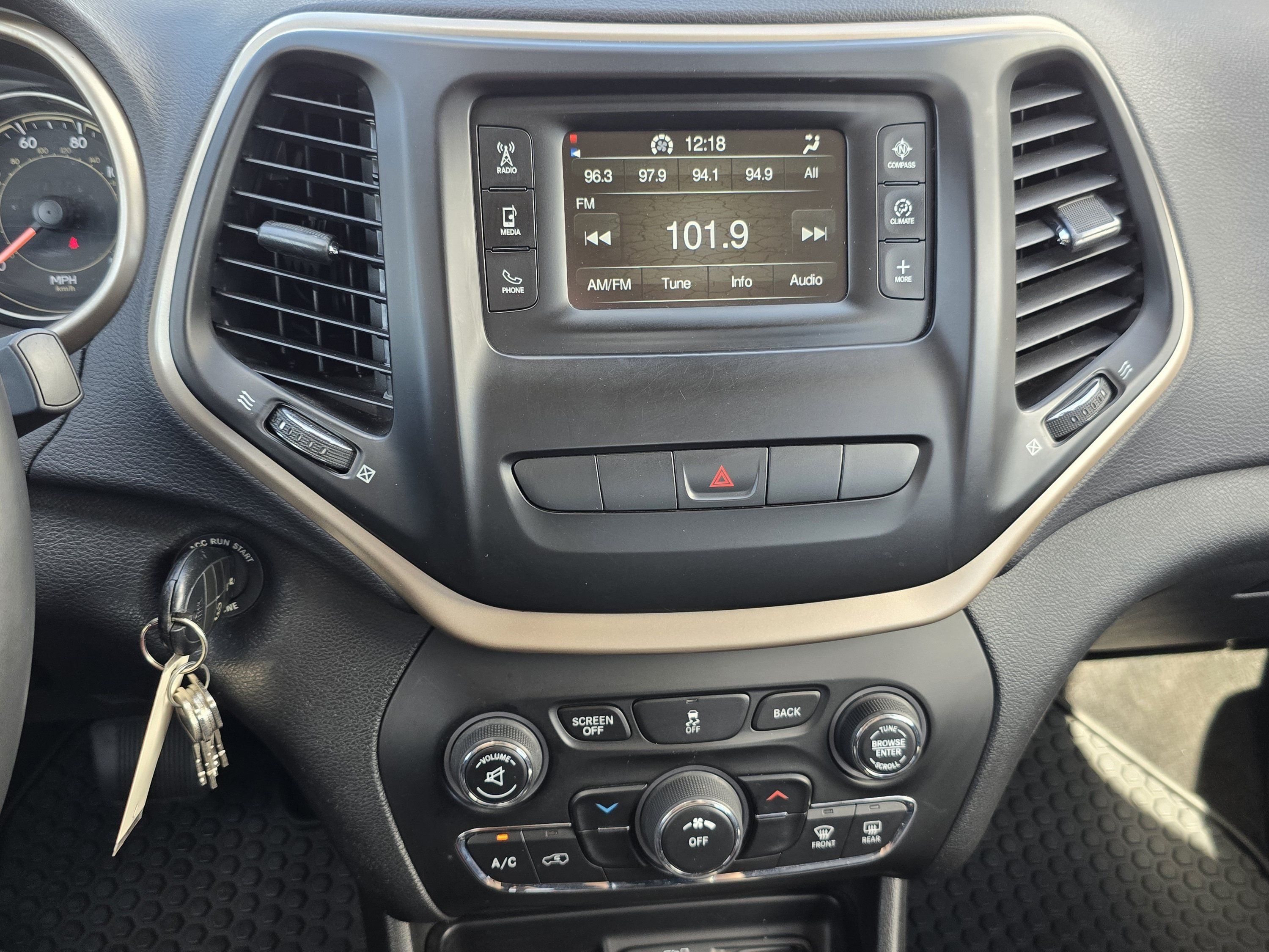 Used 2015 Jeep Cherokee Sport w/ Cold Weather Group AWD/4WD image 8