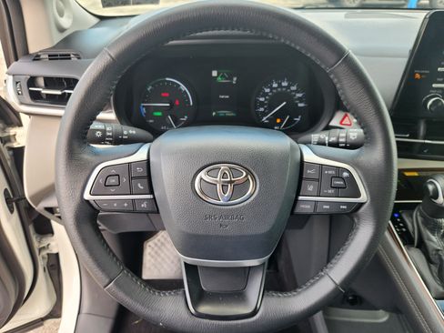 Used 2021 Toyota Sienna XLE w/ XLE Plus Package AWD/4WD image 9