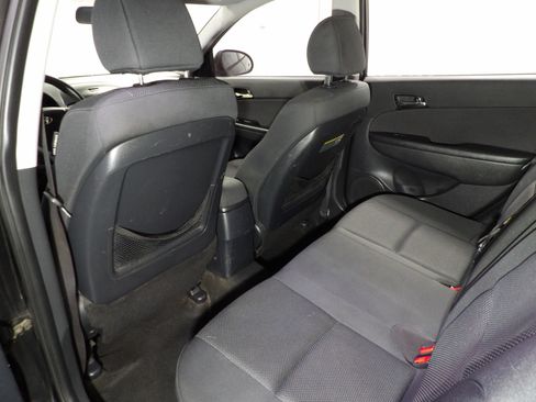 Used 2010 Hyundai Elantra SE FWD image 11