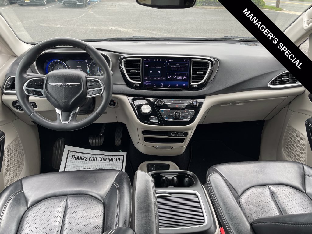 Used 2023 Chrysler Pacifica Touring-L FWD image 17