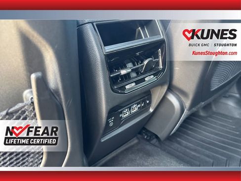Used 2025 Jeep Grand Cherokee Limited w/ Luxury Tech Group II AWD/4WD image 29