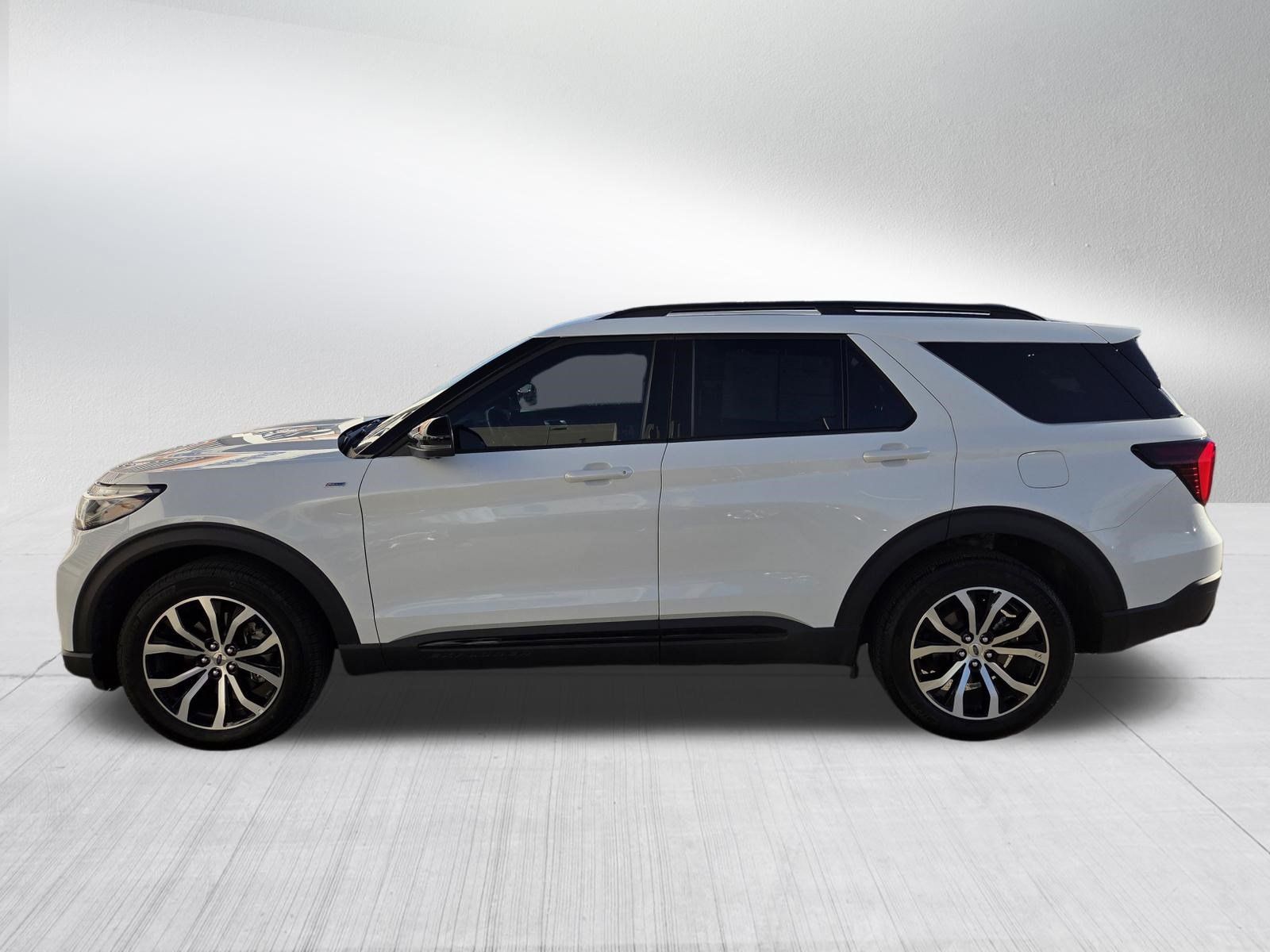 Used 2025 Ford Explorer ST-Line AWD/4WD image 4