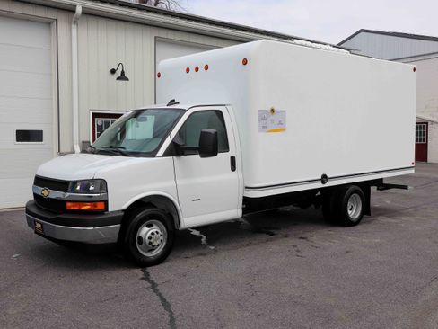 Used 2024 Chevrolet Express 3500 w/ Power Convenience Package image 7