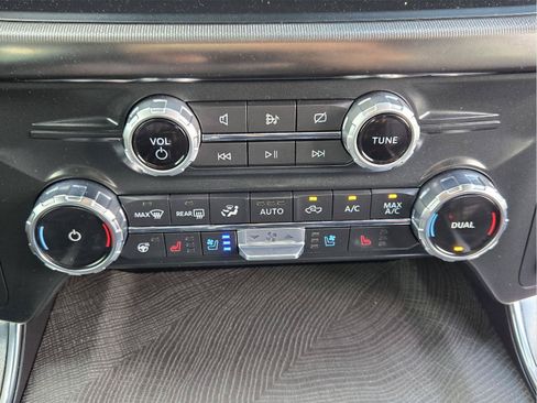 Used 2022 Ford F150 Platinum w/ Trailer Tow Package AWD/4WD image 15