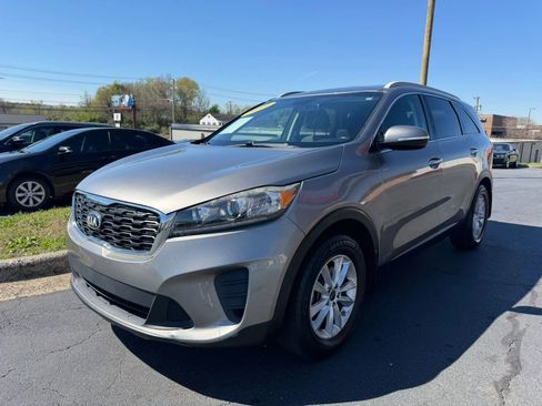 Used 2019 Kia Sorento AWD w/ LX Convenience Package image 3