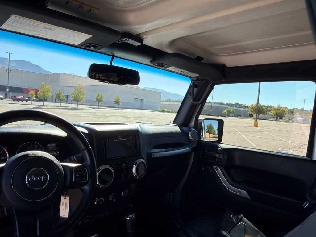 Used 2018 Jeep Wrangler Unlimited Sahara AWD/4WD image 19