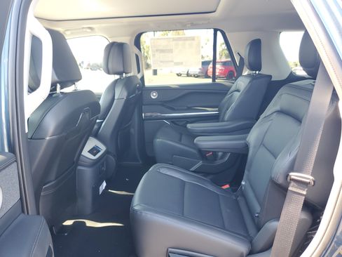 New 2027 Lincoln Navigator Reserve AWD/4WD image 27