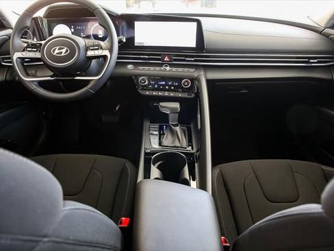 Used 2024 Hyundai Elantra SEL w/ Convenience Package image 22